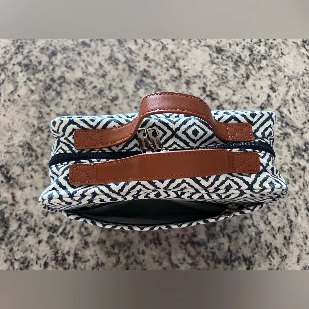 Geometric Travel Case - Picture 2 of 7